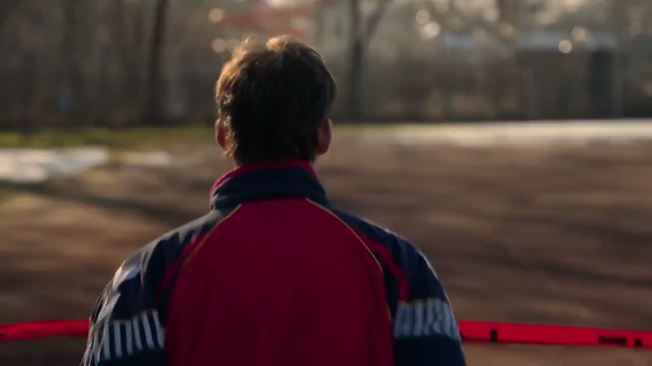 Coureur sur une piste en extérieur
